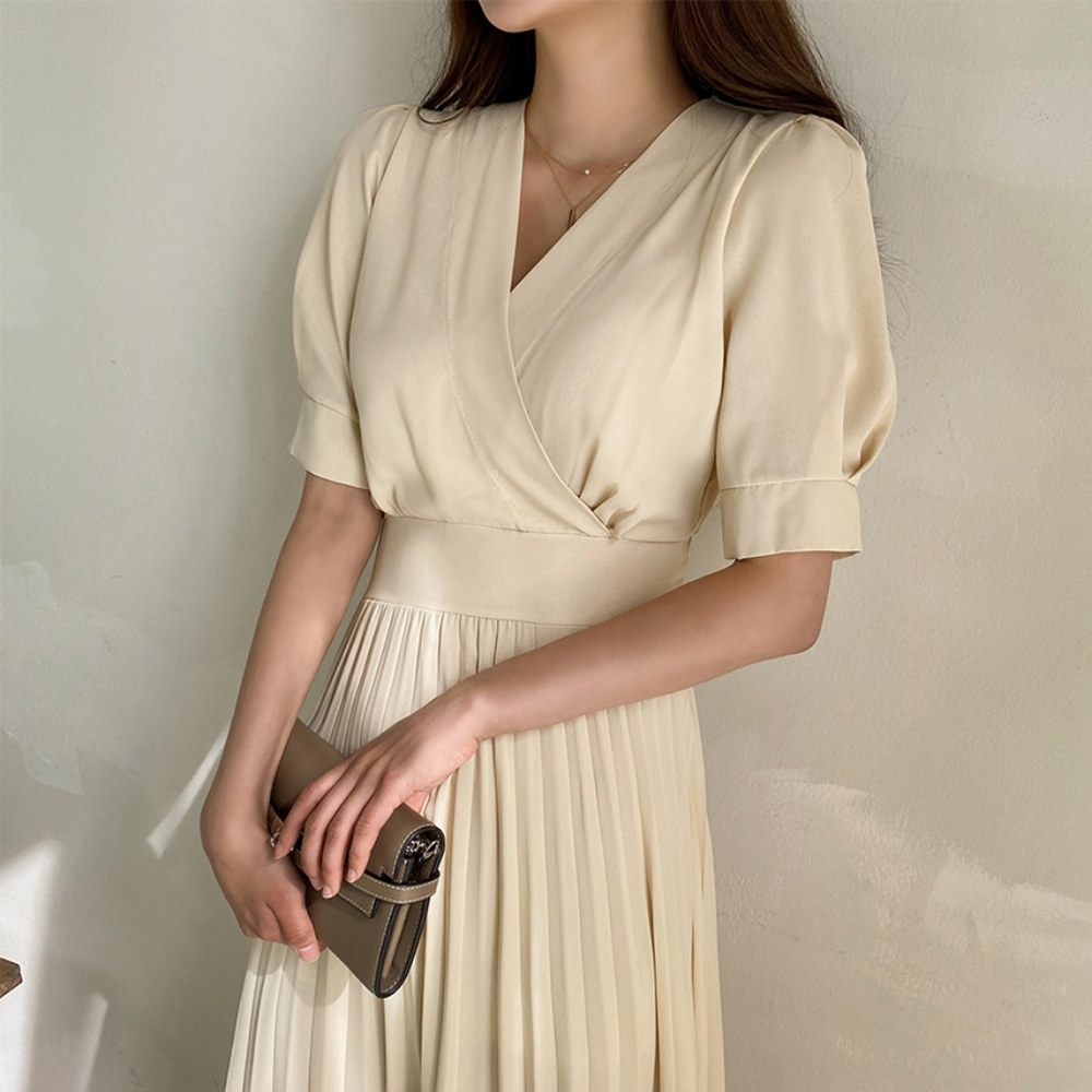Chuu Short-Sleeve Pleated Midi A-Line Dress